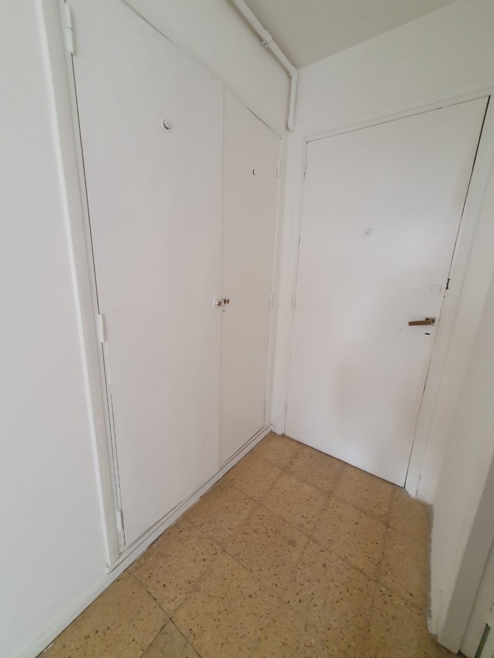 AMBIENTE A LA CALLE CON BALCON