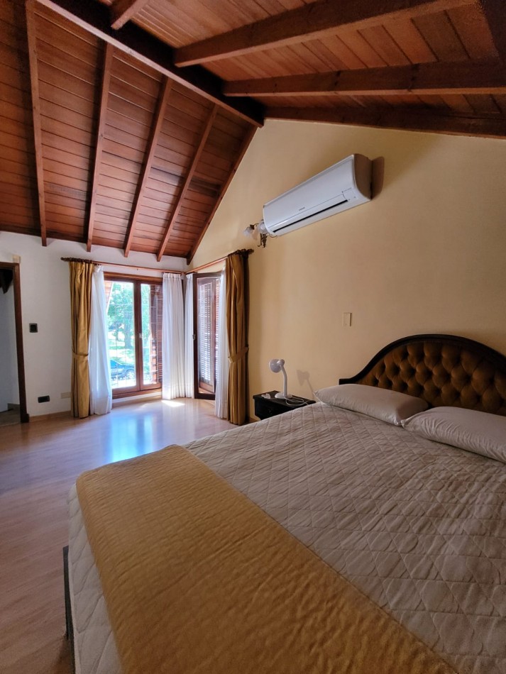 CHALET 4 AMBIENTES CON PISCINA 