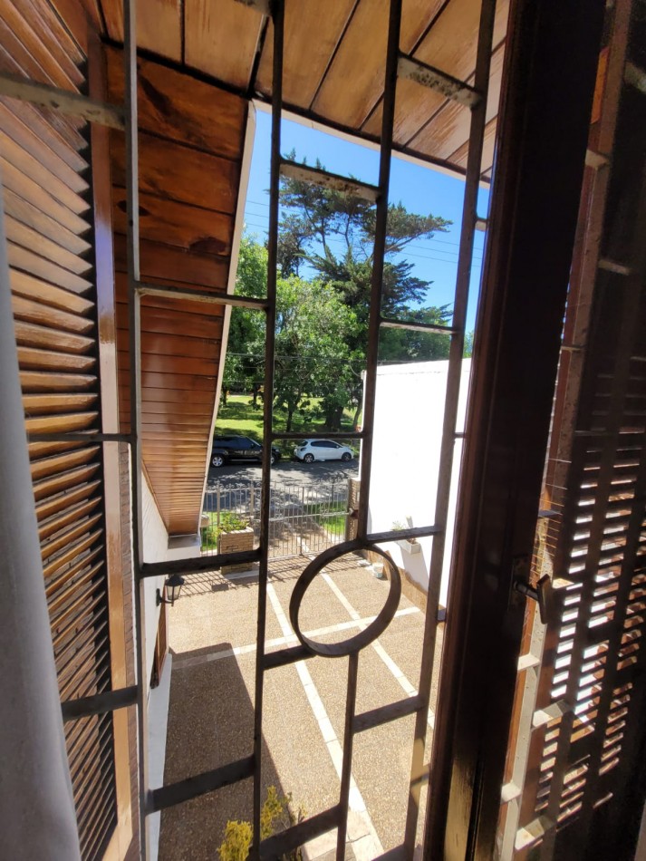 CHALET 4 AMBIENTES CON PISCINA 