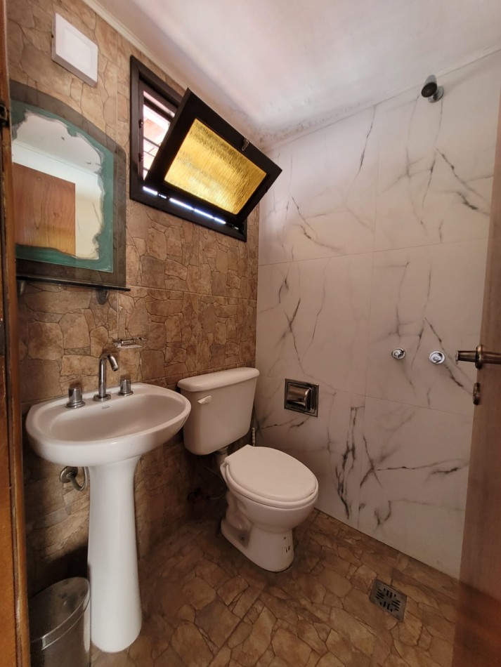 CHALET 4 AMBIENTES CON PISCINA 