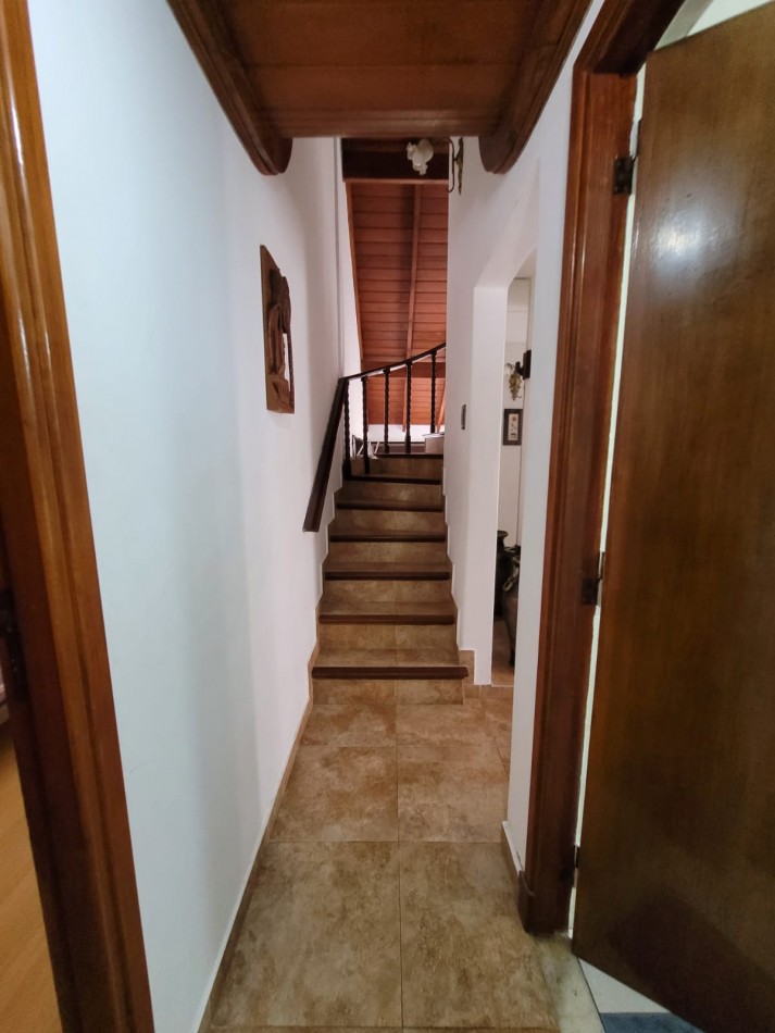 CHALET 4 AMBIENTES CON PISCINA 