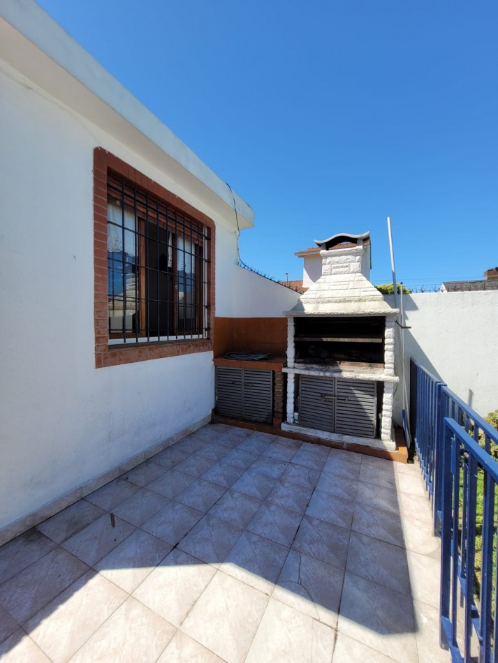 CHALET 4 AMBIENTES CON PISCINA 