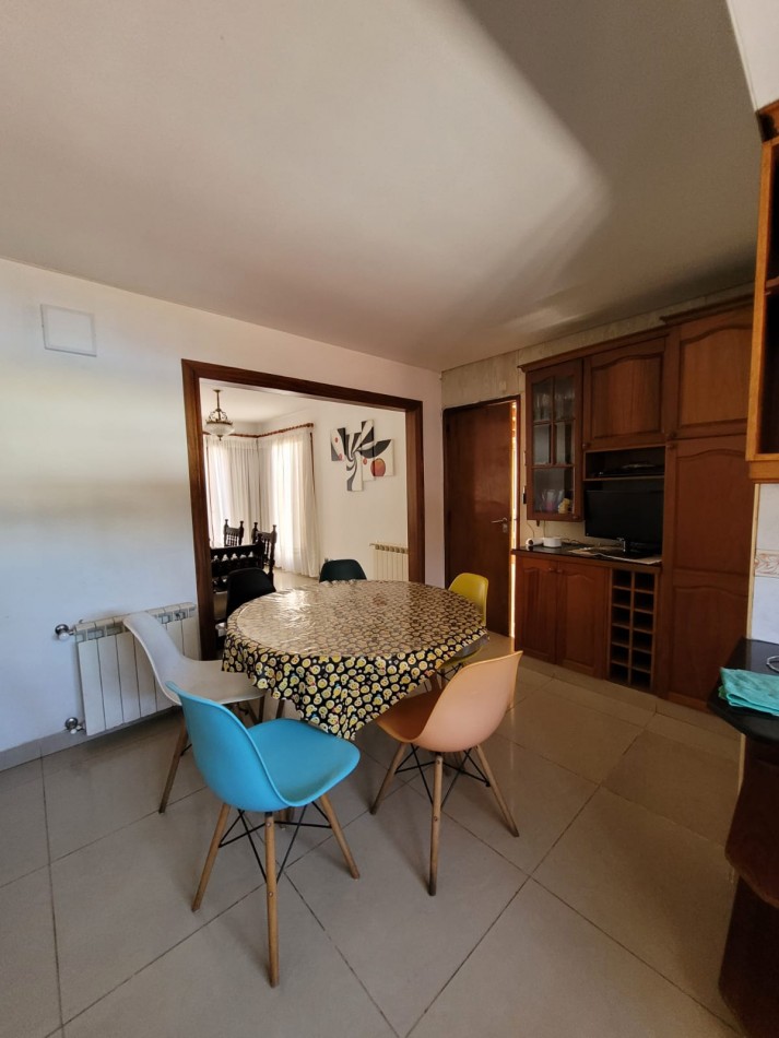 CHALET 4 AMBIENTES CON PISCINA 