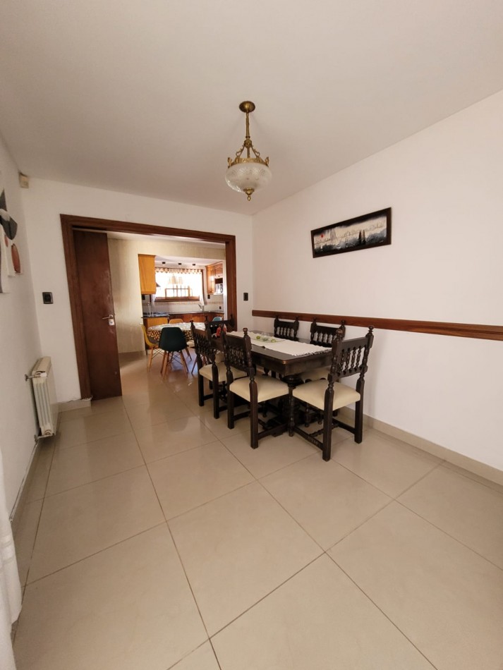 CHALET 4 AMBIENTES CON PISCINA 