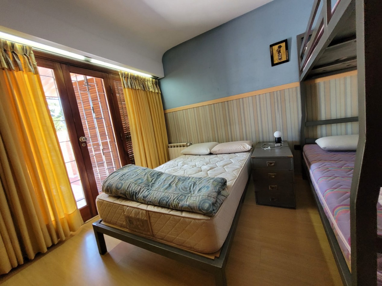 CHALET 4 AMBIENTES CON PISCINA 