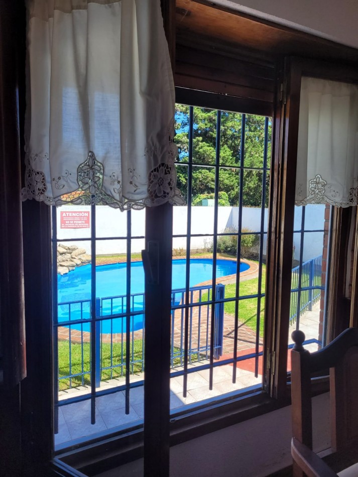 CHALET 4 AMBIENTES CON PISCINA 