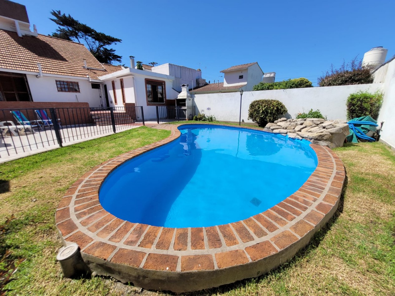 CHALET 4 AMBIENTES CON PISCINA 