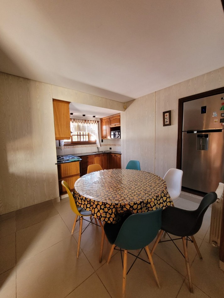 CHALET 4 AMBIENTES CON PISCINA 