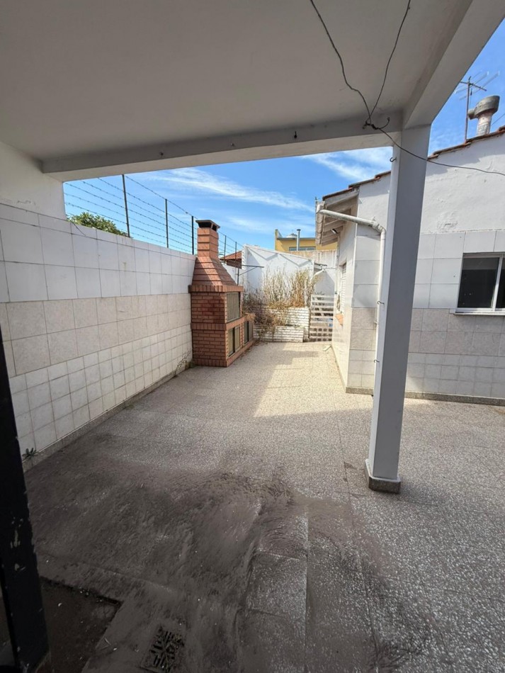 CHALET DE 4 AMBIENTES CON GARAGE - APTO CREDITO