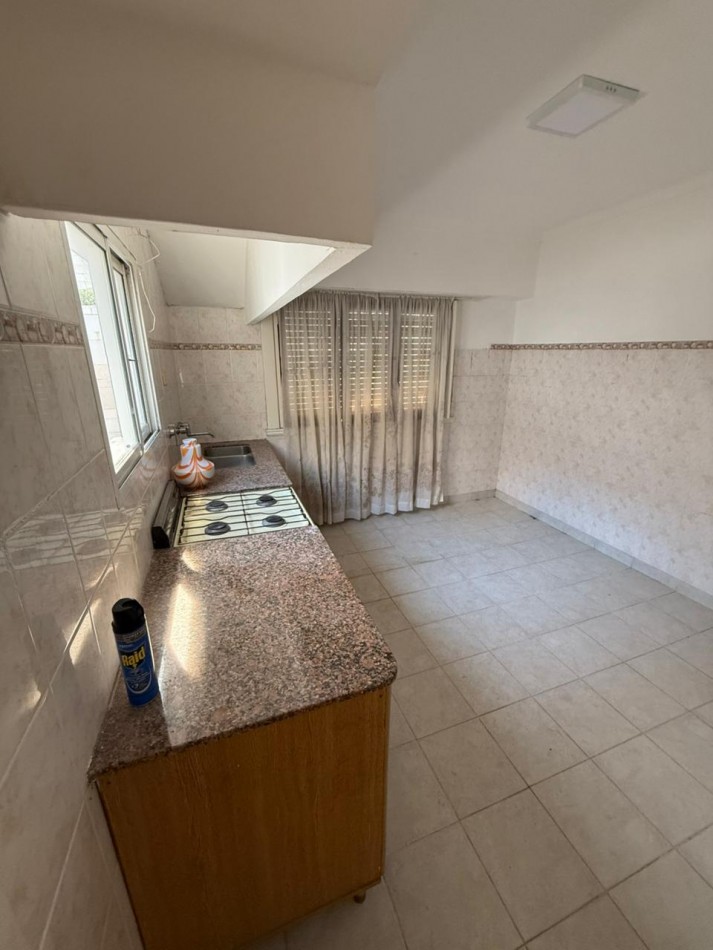 CHALET DE 4 AMBIENTES CON GARAGE - APTO CREDITO