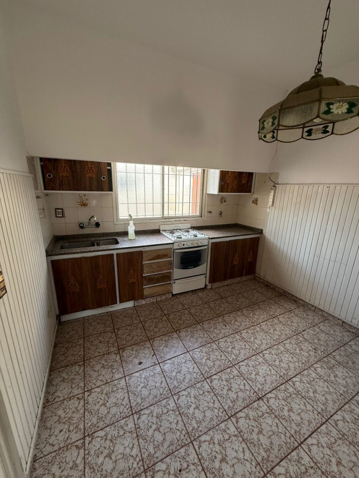 CHALET DE 4 AMBIENTES CON GARAGE - APTO CREDITO