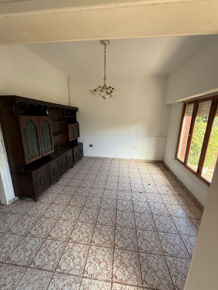 CHALET DE 4 AMBIENTES CON GARAGE - APTO CREDITO