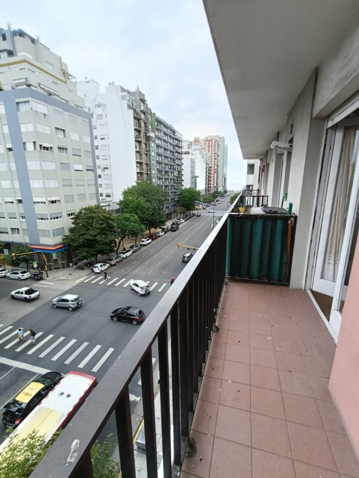  2 AMBIENTES CON BALCON A LA CALLE