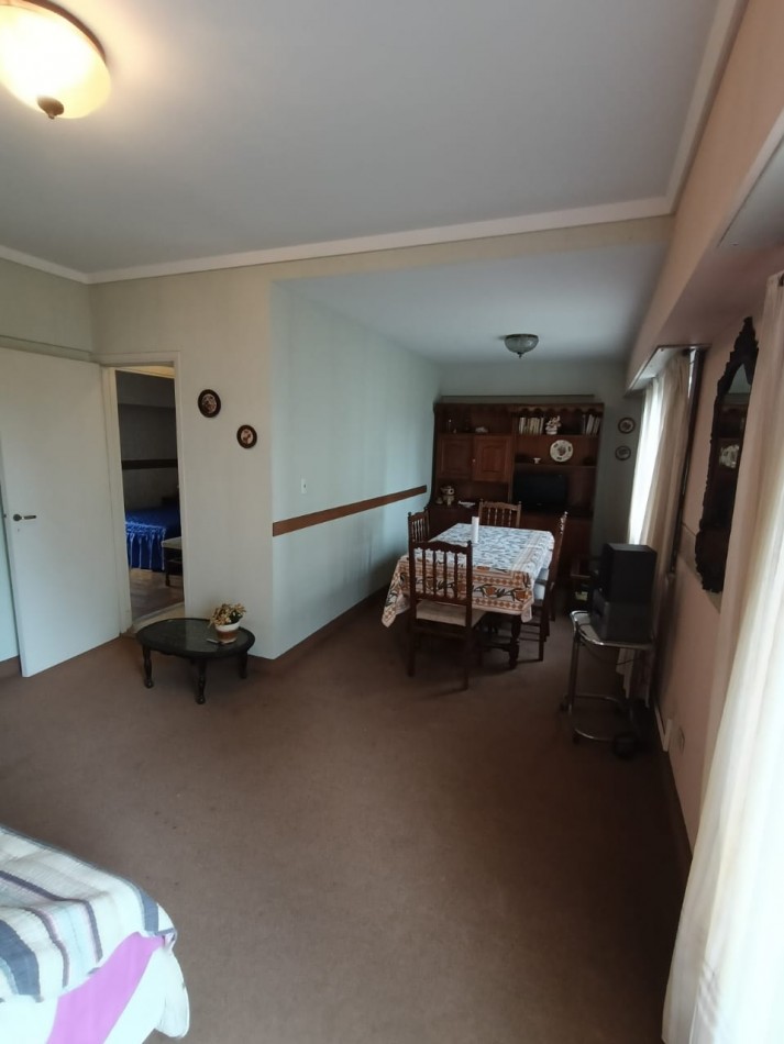  2 AMBIENTES CON BALCON A LA CALLE