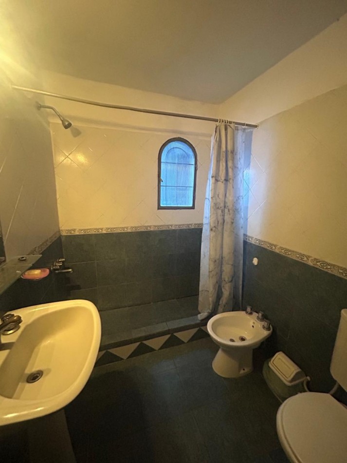 CASA 4 AMBIENTES CON PARQUE