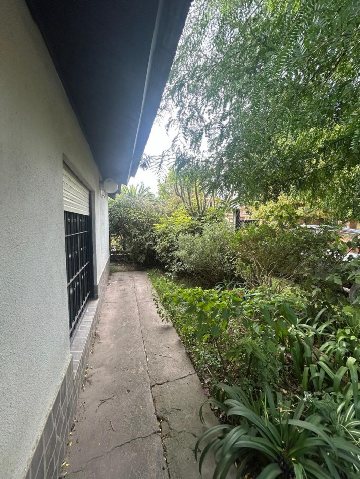 CASA 4 AMBIENTES CON PARQUE