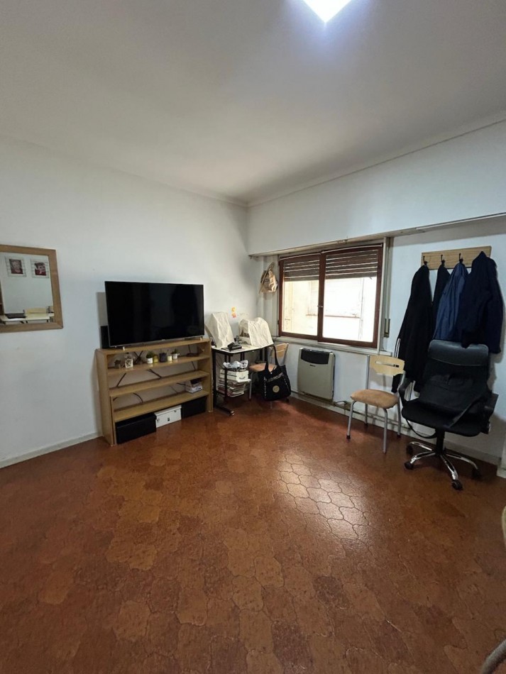 VENTA  3 AMBIENTES SOBRE AVENIDA COLON 