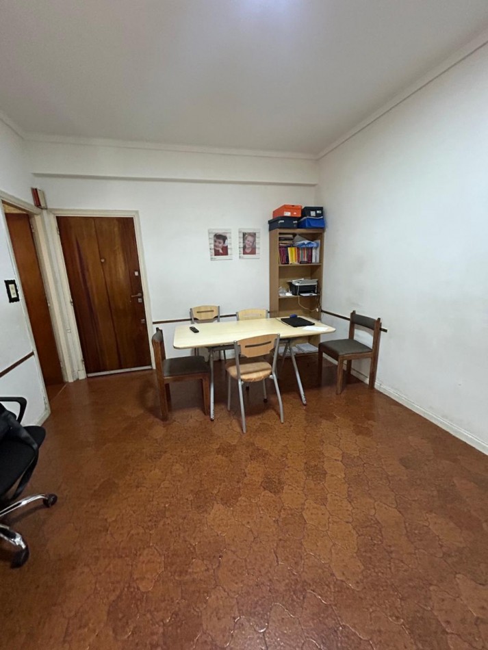 VENTA  3 AMBIENTES SOBRE AVENIDA COLON 