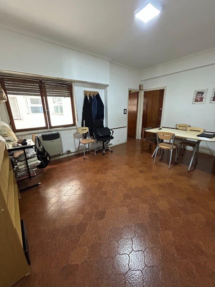 VENTA  3 AMBIENTES SOBRE AVENIDA COLON 