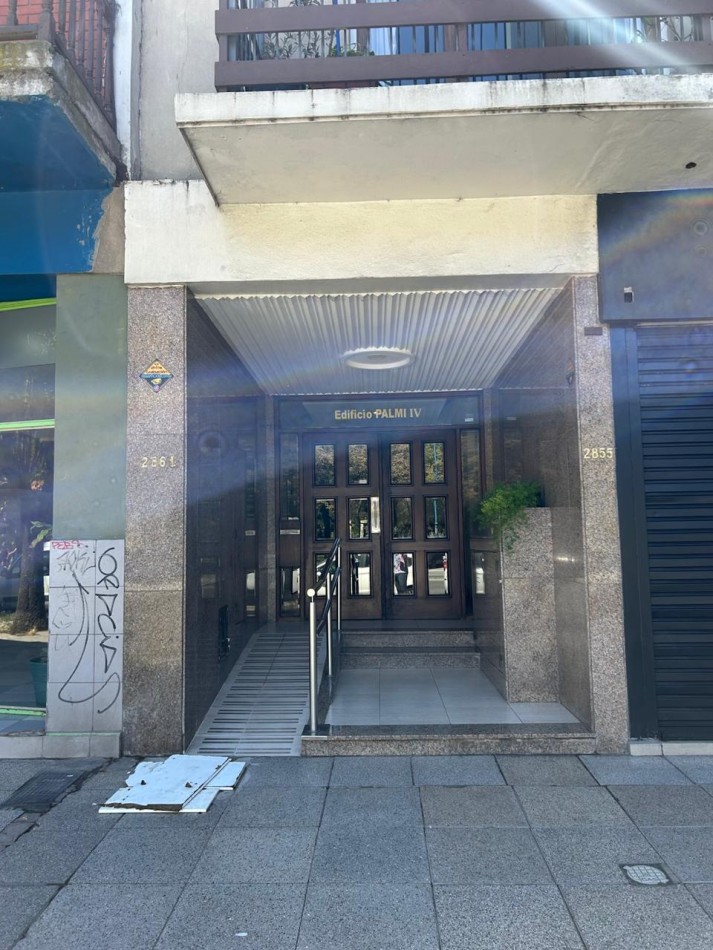 VENTA  3 AMBIENTES SOBRE AVENIDA COLON 