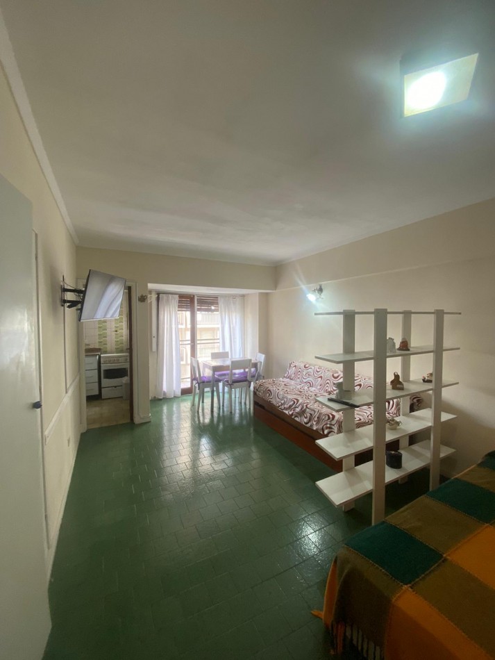 ALQUILER AMBIENTE CON BALCON A LA CALLE 