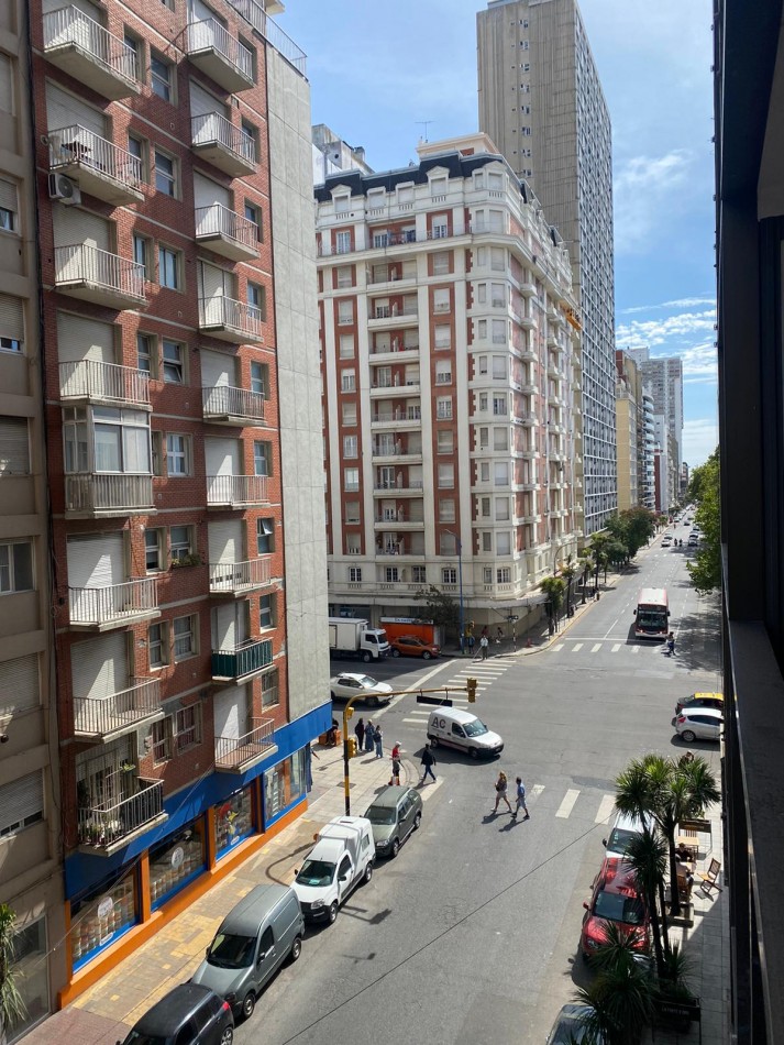ALQUILER AMBIENTE CON BALCON A LA CALLE 