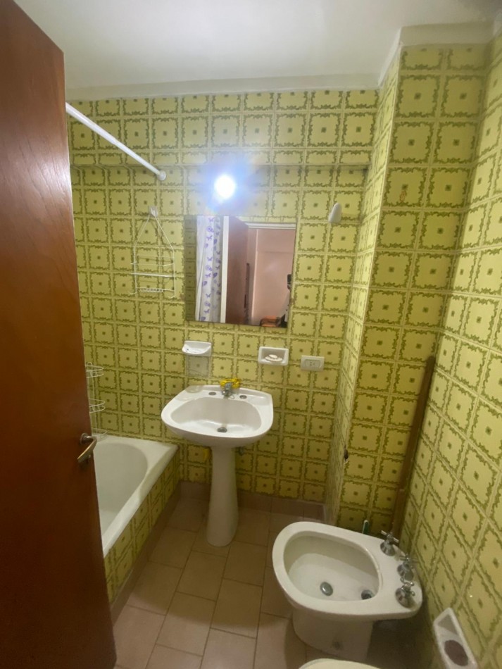 ALQUILER AMBIENTE CON BALCON A LA CALLE 