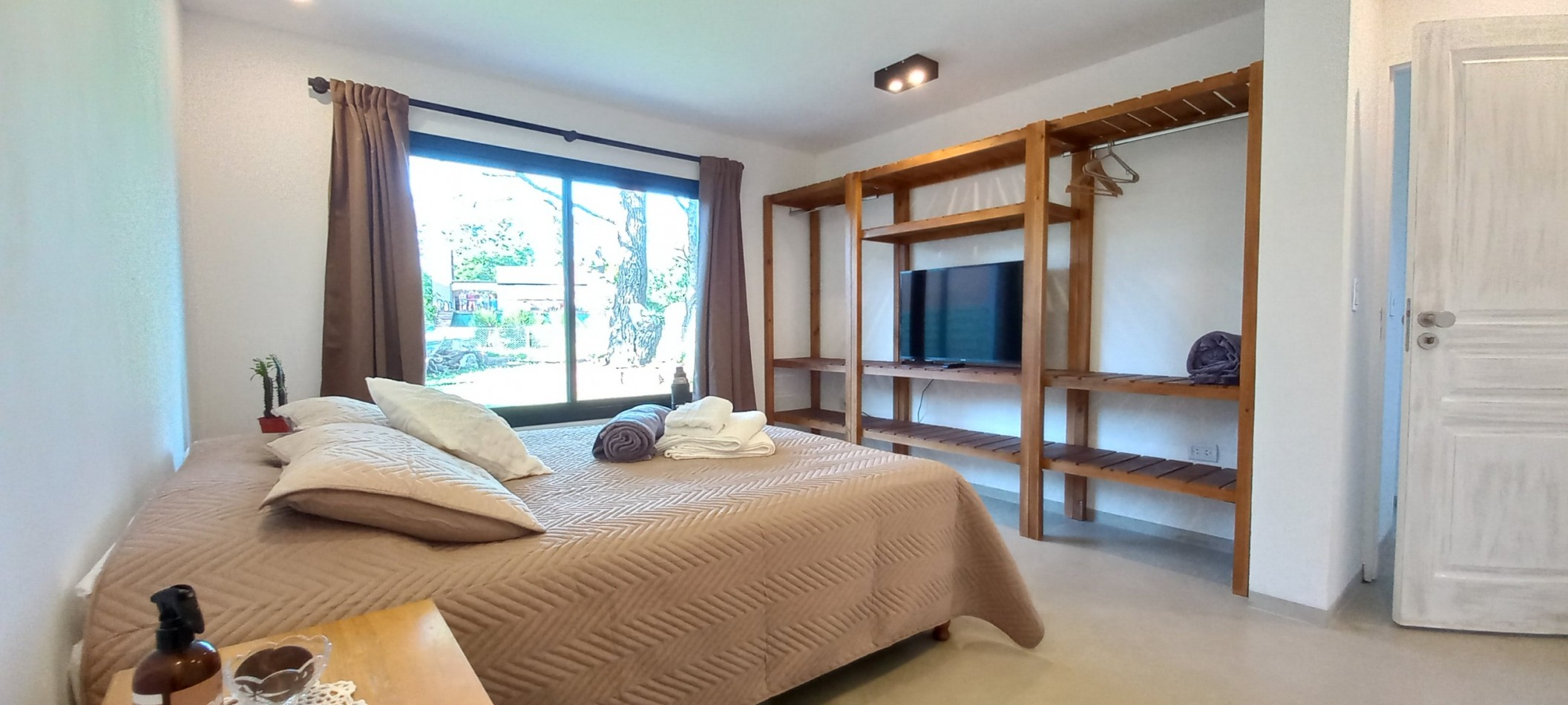 ALQUILER CASA 3 AMBIENTES CON DEPENDENCIA,  PILETA Y PARRILLA 24 MESES