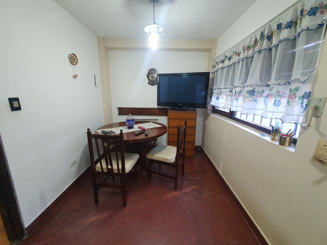 CASA DE 5 AMBIENTES CON COCHERA Y PILETA - ARENALES Y ROCA