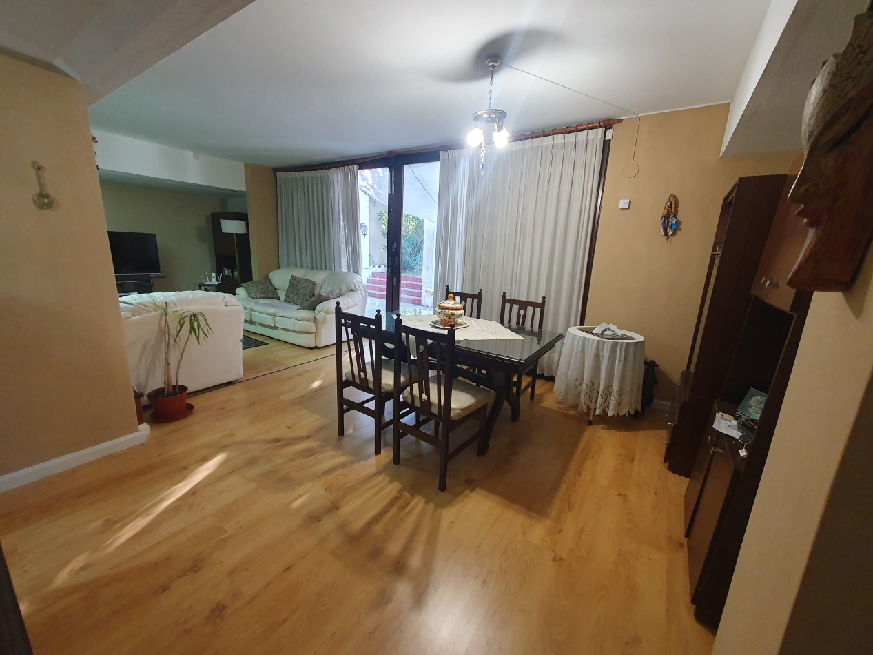 CASA DE 5 AMBIENTES CON COCHERA Y PILETA - ARENALES Y ROCA