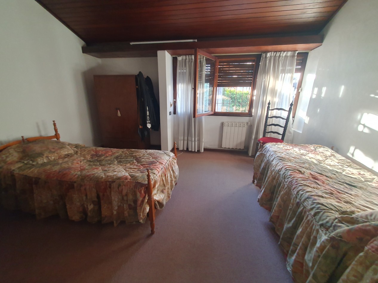 CASA DE 5 AMBIENTES CON COCHERA Y PILETA - ARENALES Y ROCA