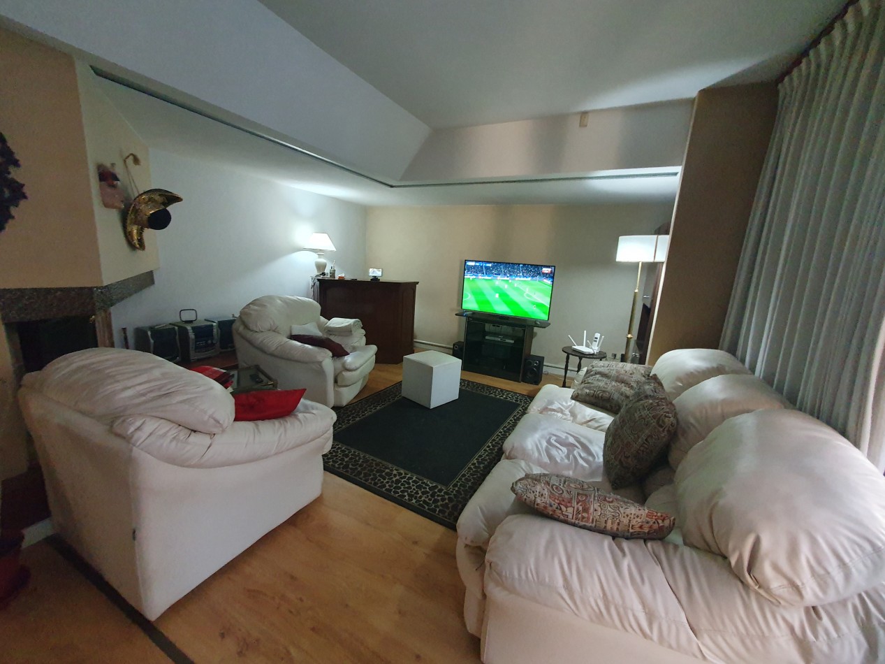 CASA DE 5 AMBIENTES CON COCHERA Y PILETA - ARENALES Y ROCA