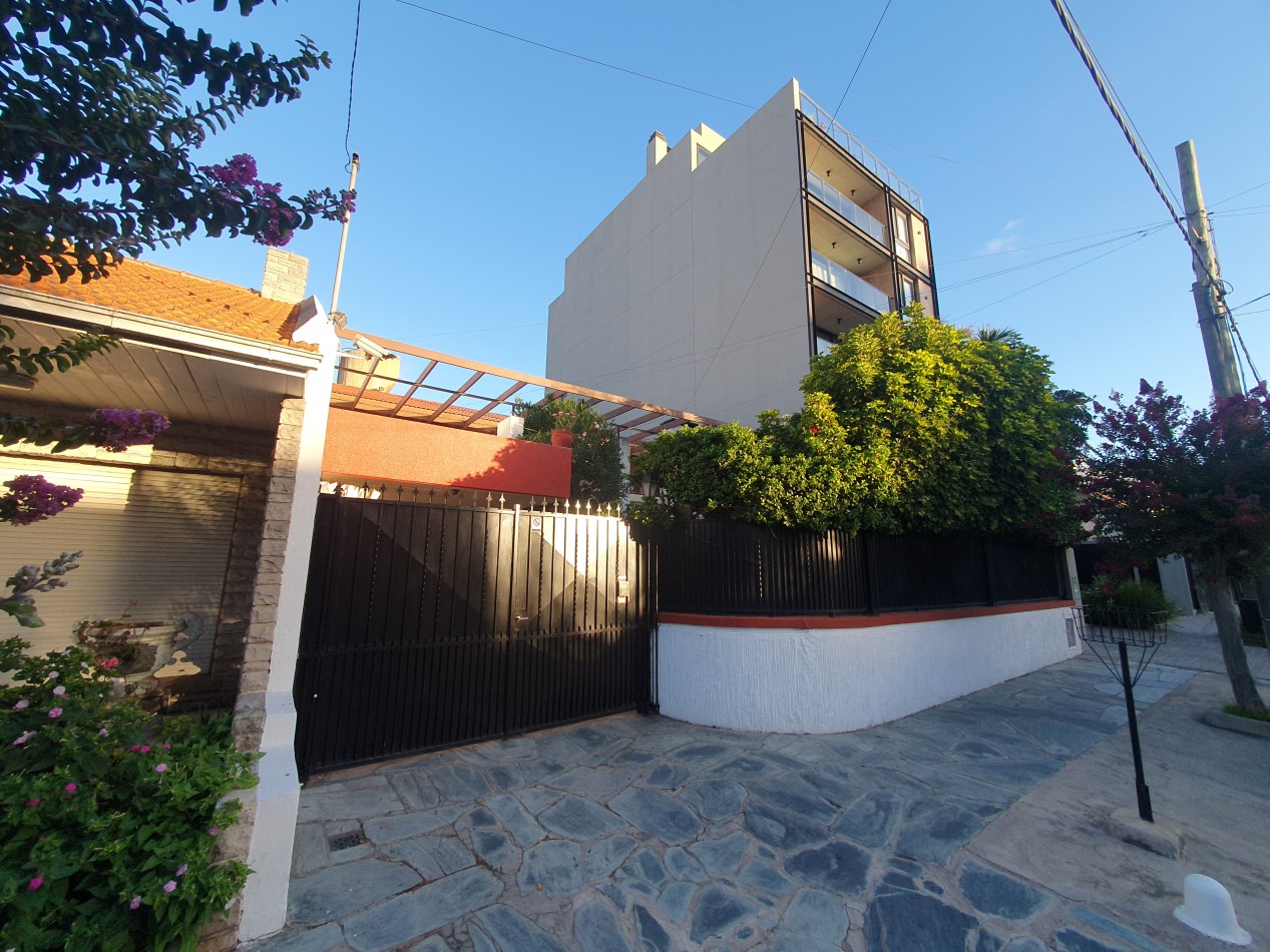 CASA DE 5 AMBIENTES CON COCHERA Y PILETA - ARENALES Y ROCA