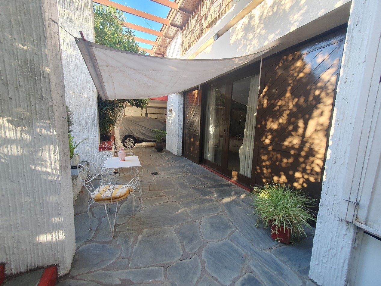 CASA DE 5 AMBIENTES CON COCHERA Y PILETA - ARENALES Y ROCA