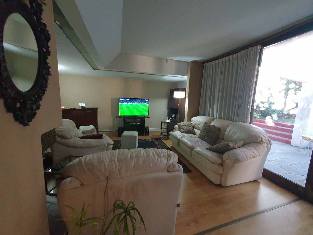 CASA DE 5 AMBIENTES CON COCHERA Y PILETA - ARENALES Y ROCA