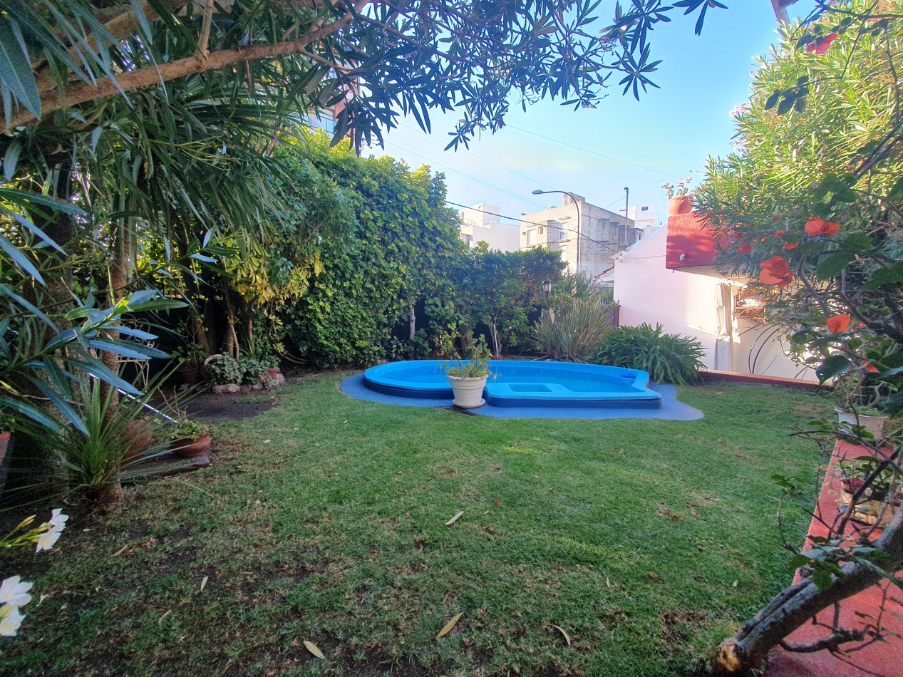 CASA DE 5 AMBIENTES CON COCHERA Y PILETA - ARENALES Y ROCA
