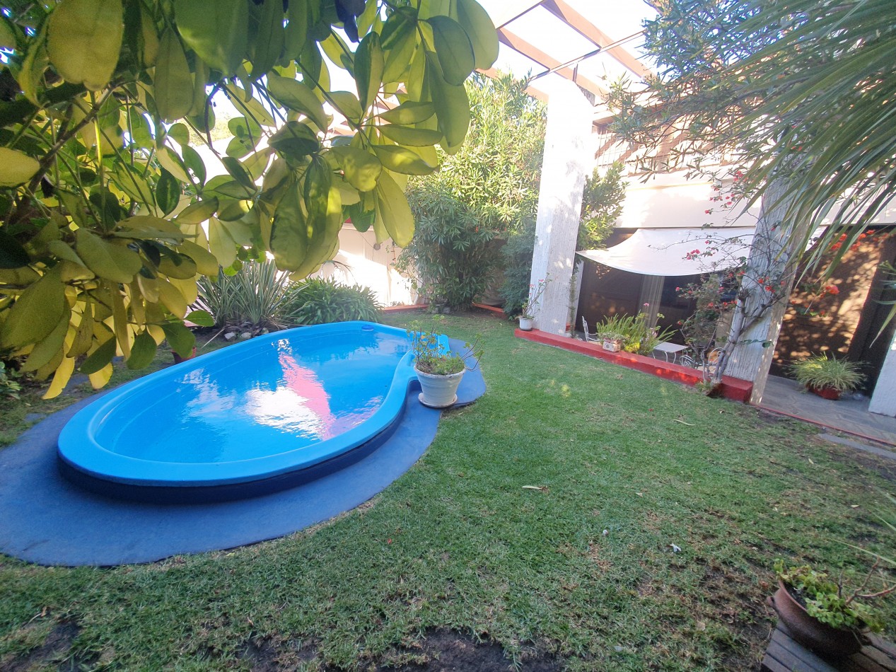 CASA DE 5 AMBIENTES CON COCHERA Y PILETA - ARENALES Y ROCA