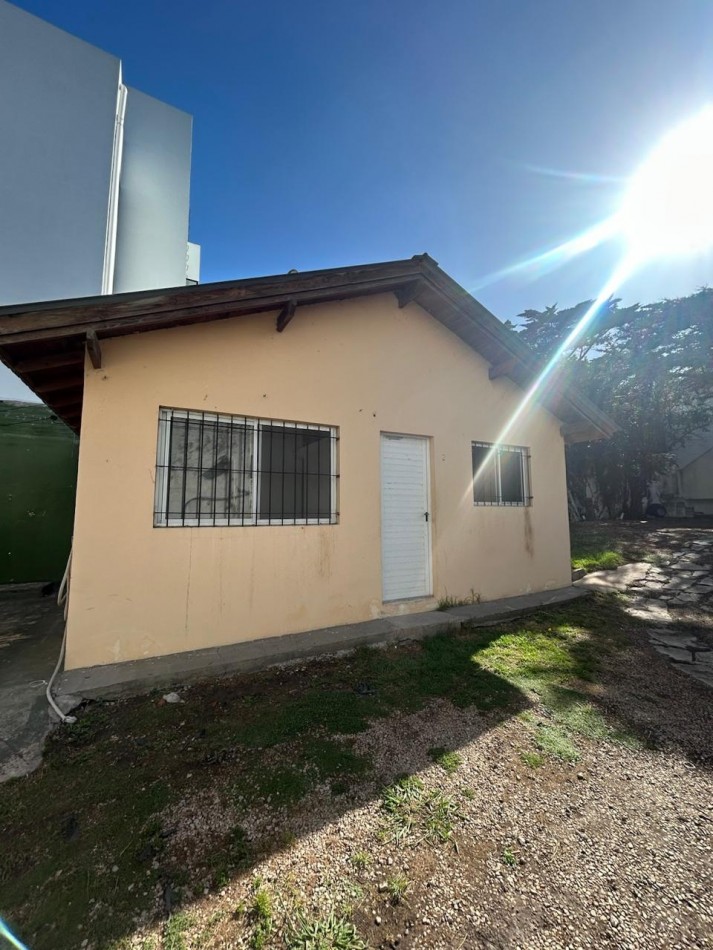 ALQUILER CASA DE 2 AMBIENTES CON COCHERA 24 MESES