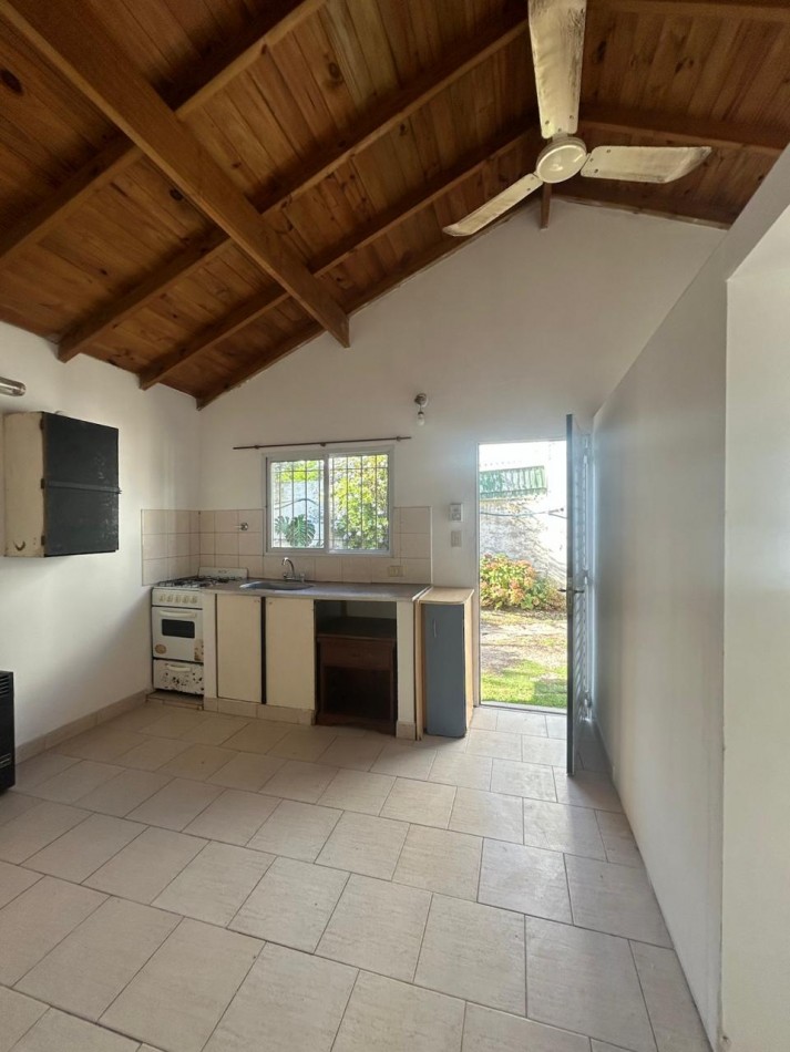 ALQUILER CASA DE 2 AMBIENTES CON COCHERA 24 MESES