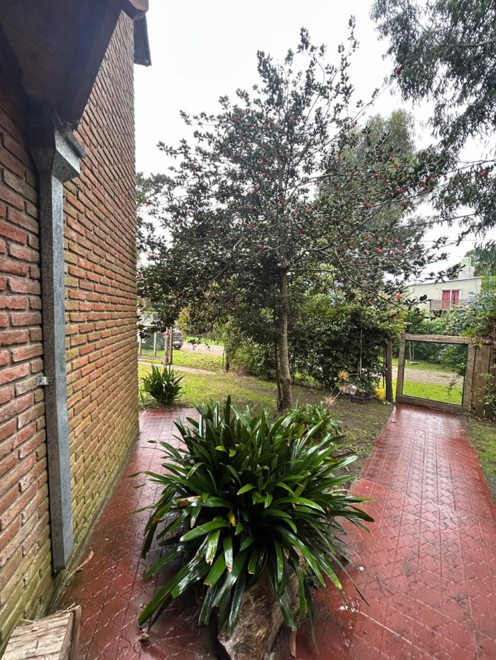 Casa 4 ambientes, con planos aprobados para ampliar.