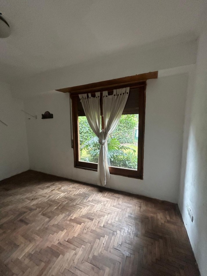 Casa 4 ambientes, con planos aprobados para ampliar.