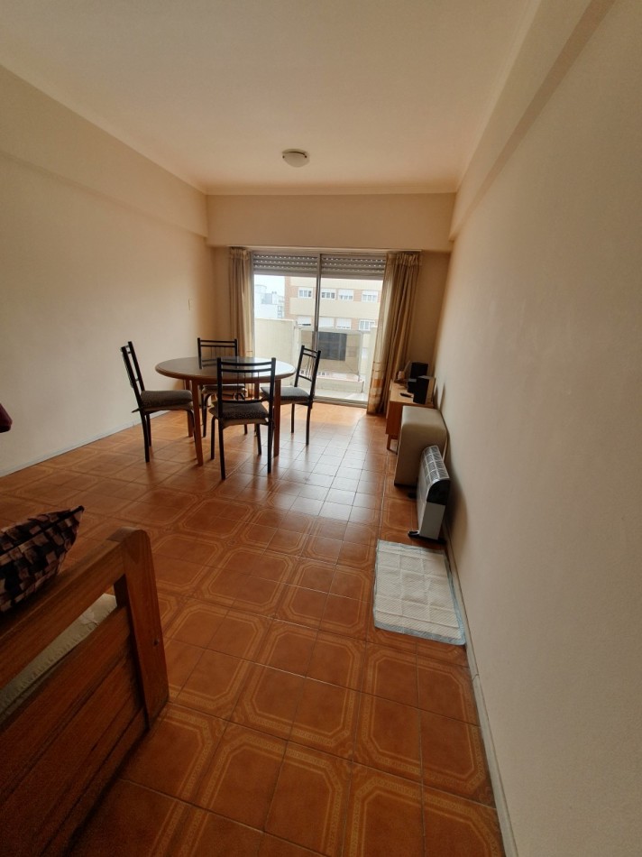 3 AMBIENTES CON BLACON A LA CALLE EN LA PERLA