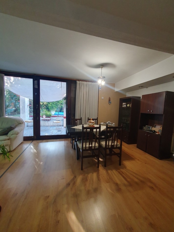 CASA DE 5 AMBIENTES CON COCHERA Y PILETA - ARENALES Y ROCA