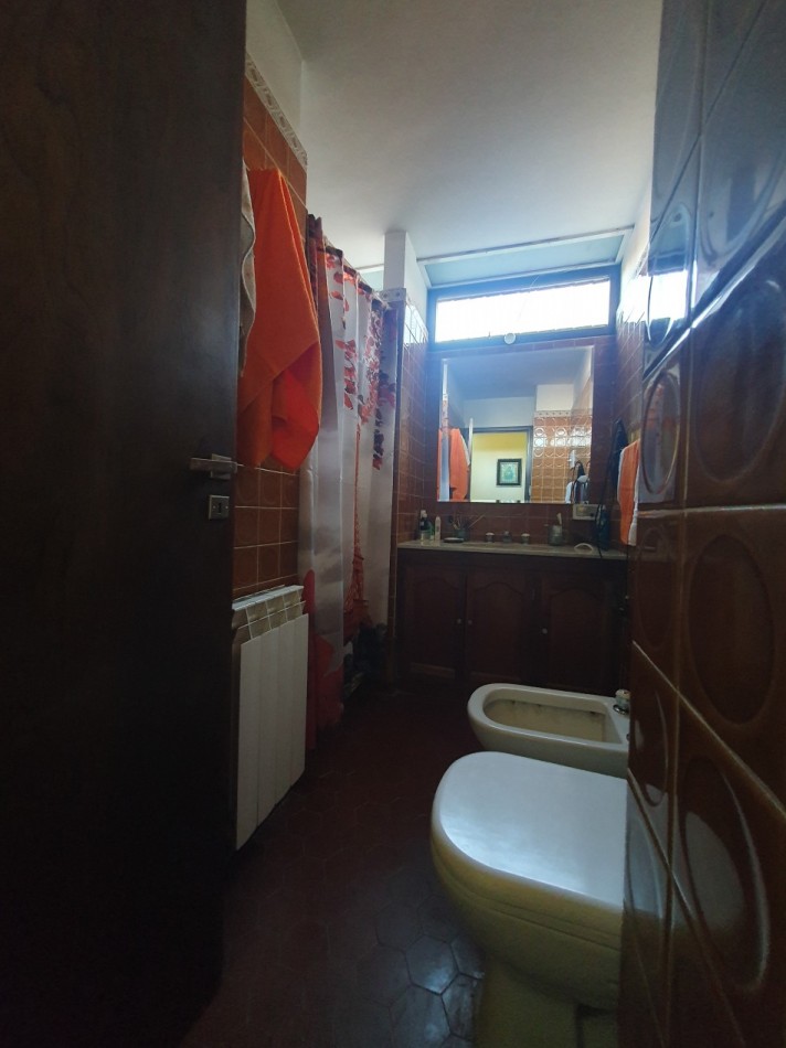 CASA DE 5 AMBIENTES CON COCHERA Y PILETA - ARENALES Y ROCA