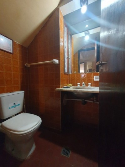 CASA DE 5 AMBIENTES CON COCHERA Y PILETA - ARENALES Y ROCA