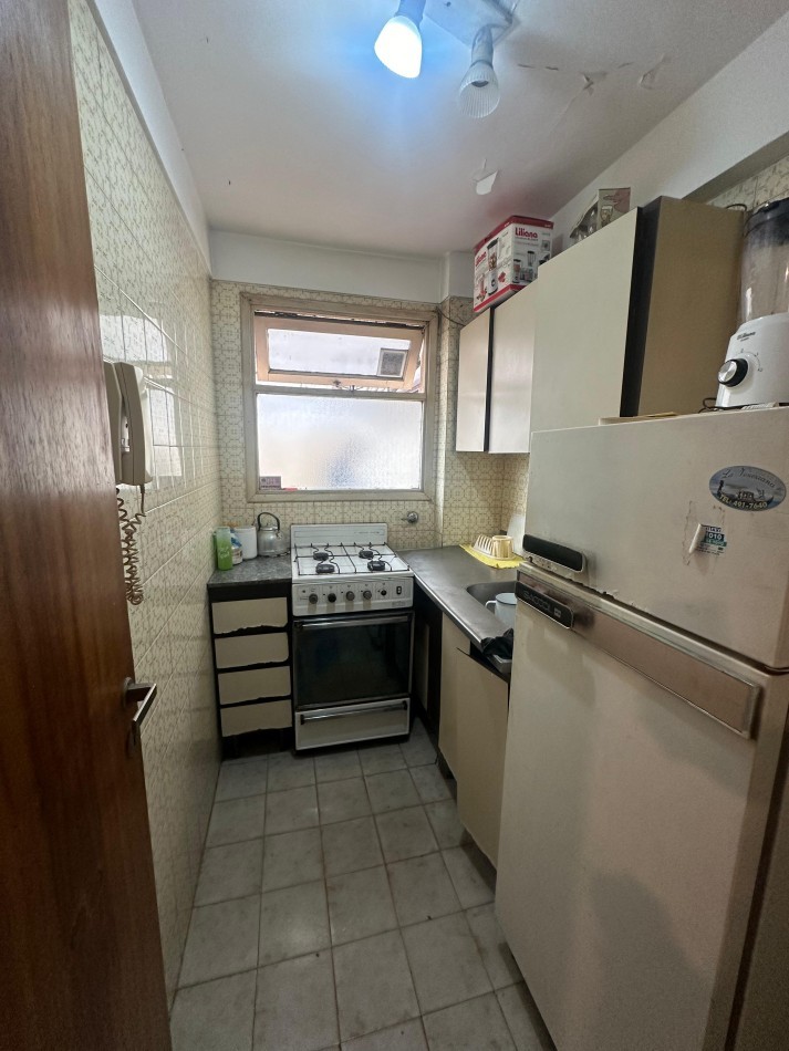 1 AMBIENTE Y MEDIO DIVIDIDO CON PATIO