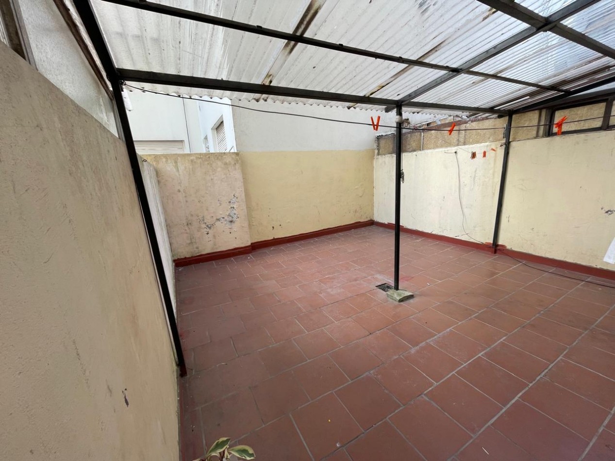 1 AMBIENTE Y MEDIO DIVIDIDO CON PATIO