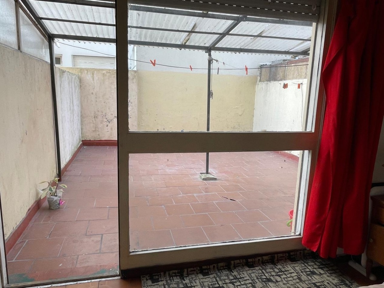 1 AMBIENTE Y MEDIO DIVIDIDO CON PATIO