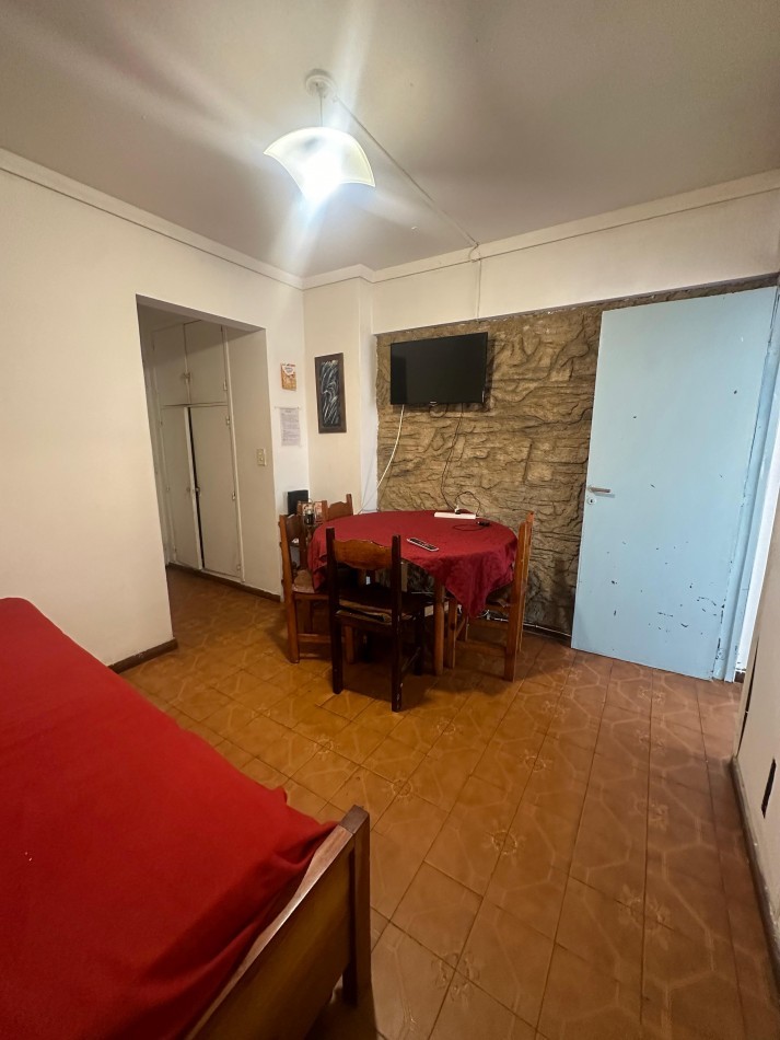 1 AMBIENTE Y MEDIO DIVIDIDO CON PATIO