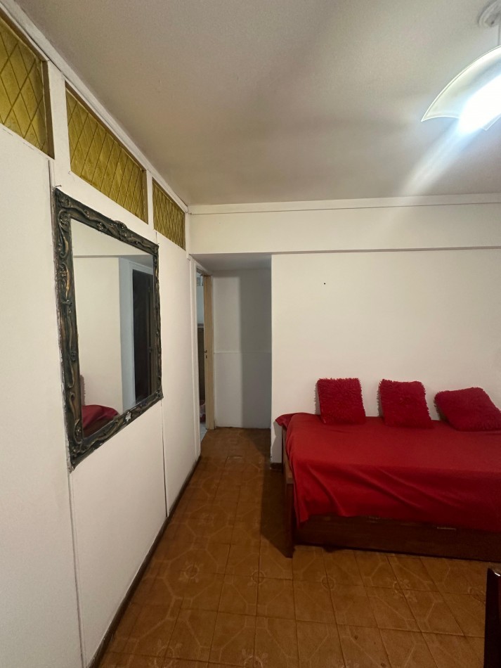 1 AMBIENTE Y MEDIO DIVIDIDO CON PATIO